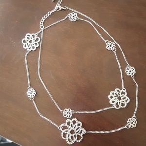 ~Silver Necklace w/ flat flowers, EUC